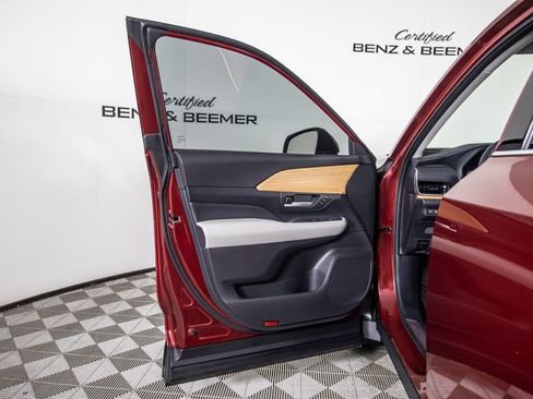 Used 2025 Toyota Grand Highlander AWD image 21