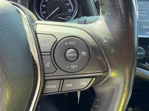 Used 2019 Toyota Camry SE FWD image 13