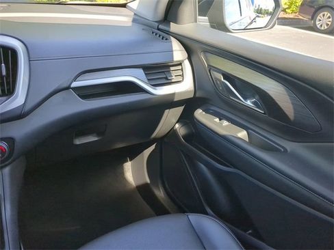 Used 2023 GMC Terrain SLT image 16