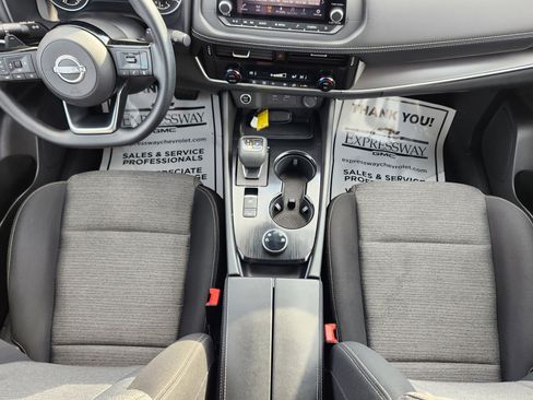 Used 2023 Nissan Rogue SV image 17