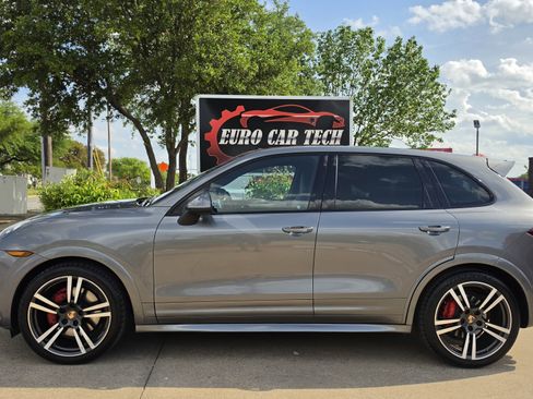 Used 2014 Porsche Cayenne GTS image 2