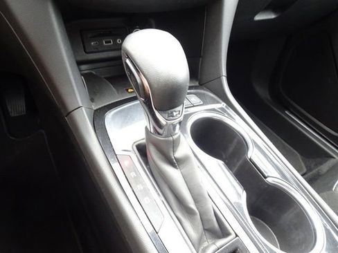 Used 2022 Chevrolet Equinox Premier FWD image 16