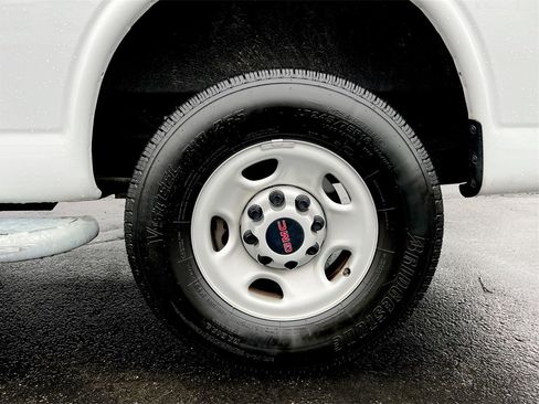 Used 2022 GMC Savana 2500 w/ Driver Convenience Package image 25