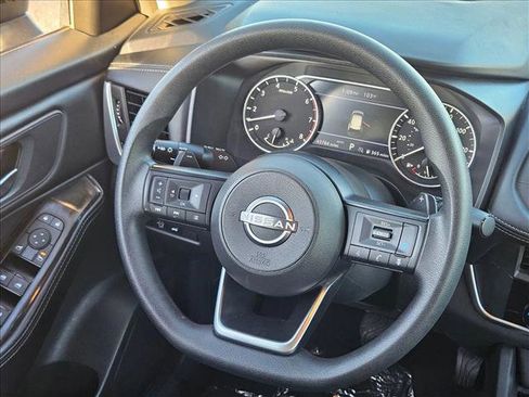 Used 2024 Nissan Rogue SV image 11