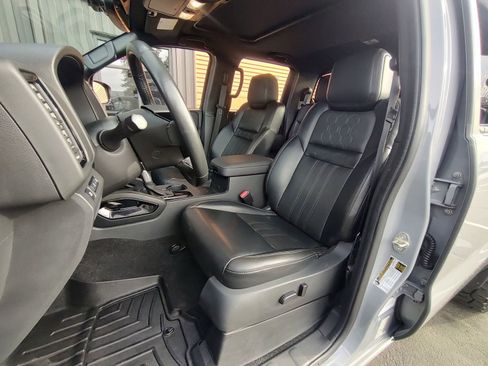 Used 2022 Nissan Frontier PRO-4X image 11