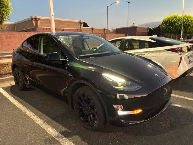 Used 2023 Tesla Model Y Long Range AWD/4WD image 1