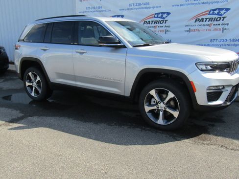 New 2025 Jeep Grand Cherokee Limited image 2