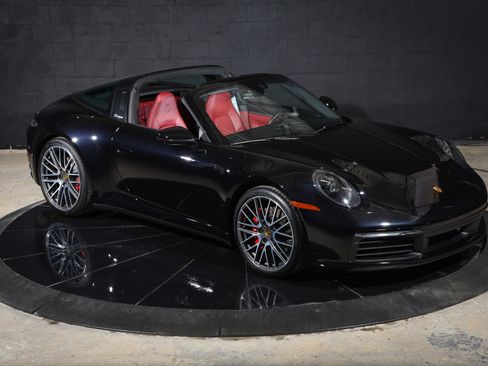 Used 2022 Porsche 911 Targa 4S AWD/4WD image 3