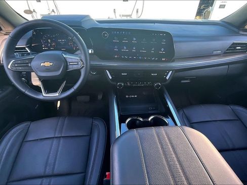Used 2025 Chevrolet Tahoe High Country AWD/4WD image 14