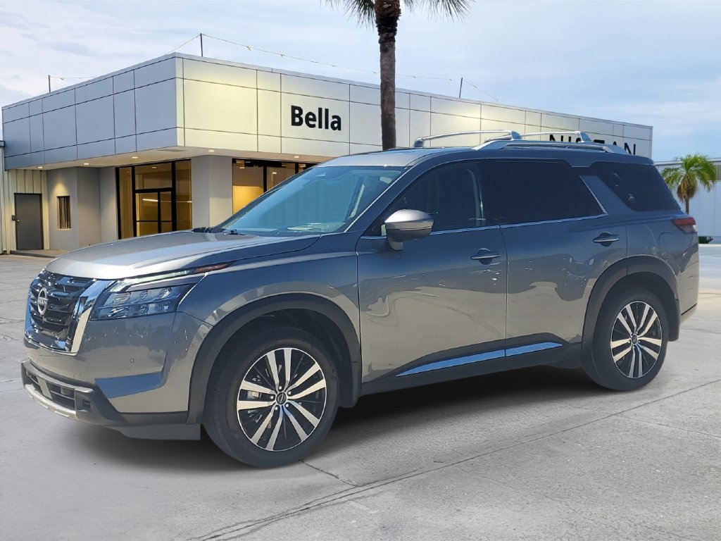 Used 2025 Nissan Pathfinder Platinum w/ Cargo Package FWD image 2