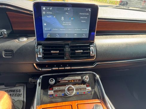 Used 2019 Lincoln Navigator Reserve AWD/4WD image 18
