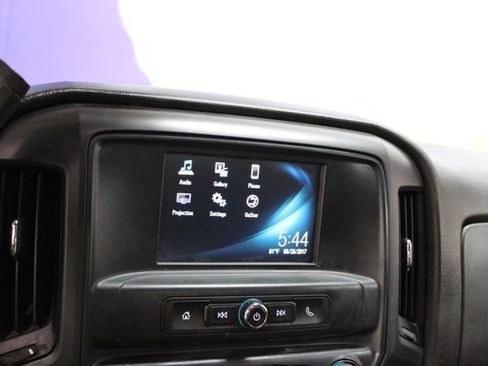 Used 2018 Chevrolet Silverado 1500 Custom w/ Custom Convenience Package AWD/4WD image 17