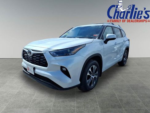 Certified 2026 Toyota Highlander XLE image 1