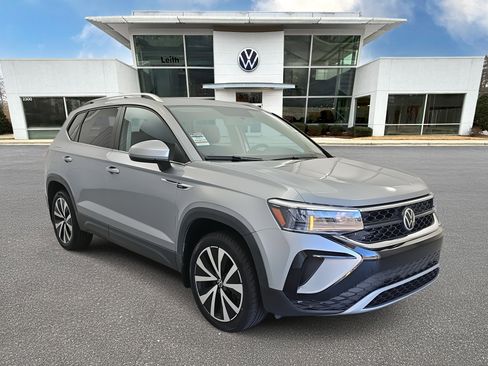 Certified 2022 Volkswagen Taos SE image 1