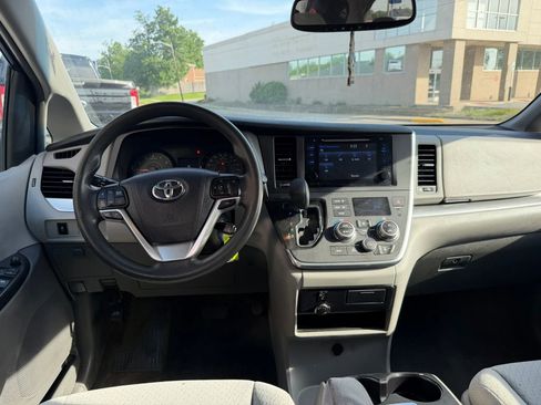 Used 2017 Toyota Sienna LE FWD image 15