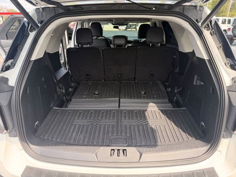 Used 2025 Ford Explorer Active w/ Active Comfort Package RWD image 21