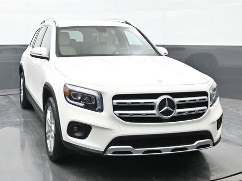 Used 2020 Mercedes-Benz GLB 250 image 3