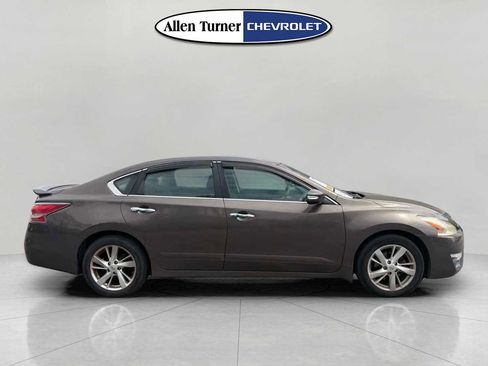 Used 2015 Nissan Altima 2.5 SV w/ Convenience Package FWD image 3