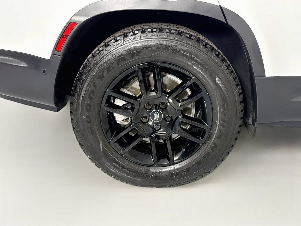 Used 2024 Land Rover Defender 130 S AWD/4WD image 33