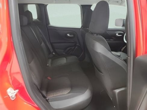 Used 2023 Jeep Renegade Latitude AWD/4WD image 13