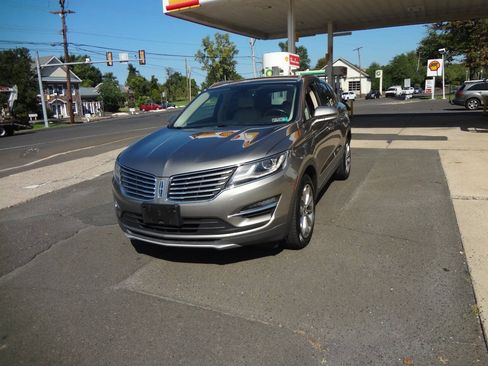 Used 2017 Lincoln MKC Select w/ Select Plus Package AWD/4WD image 2