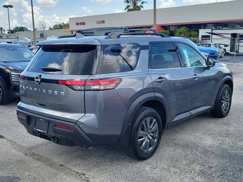 Certified 2025 Nissan Pathfinder SV w/ SV Premium Package FWD image 4