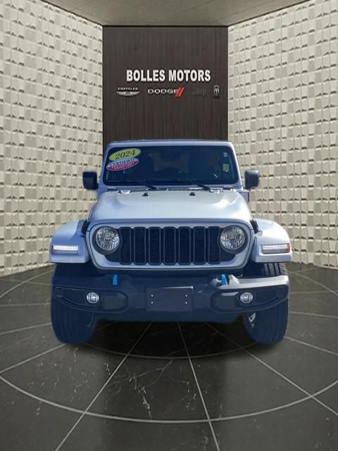 Certified 2024 Jeep Wrangler Unlimited w/ Convenience Group AWD/4WD image 17