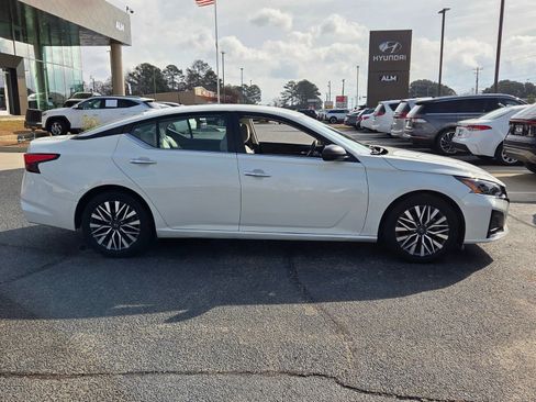 Used 2025 Nissan Altima 2.5 SV image 14