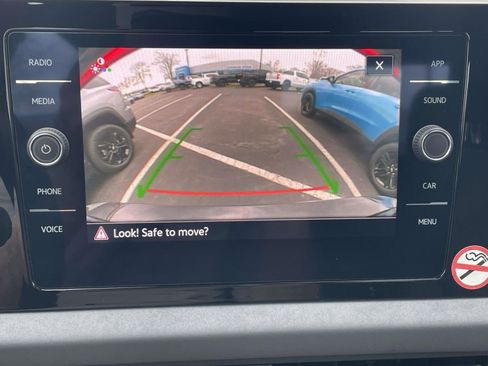 Used 2025 Volkswagen Jetta SE image 32