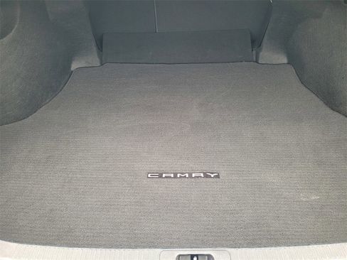 Used 2020 Toyota Camry SE image 7