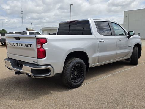 Used 2019 Chevrolet Silverado 1500 LT w/ Texas Edition image 4