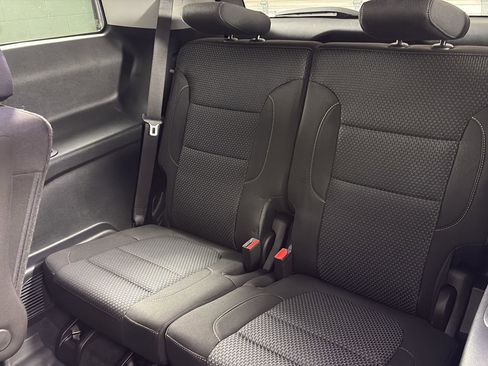 Used 2022 GMC Acadia SLE w/ Driver Convenience Package image 18