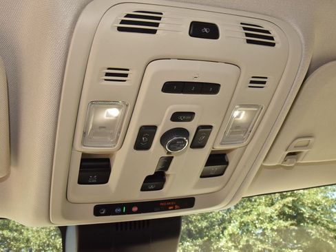 Used 2024 GMC Yukon XL Denali w/ Advanced Technology Package AWD/4WD image 35