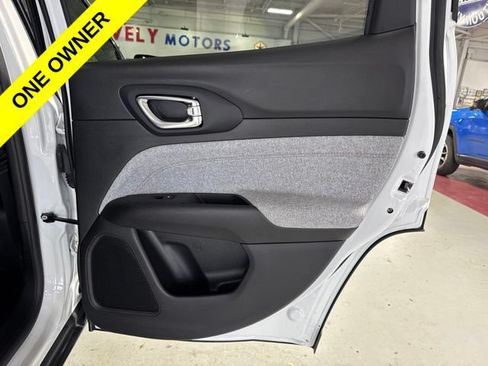 Used 2022 Jeep Compass Latitude AWD/4WD image 37