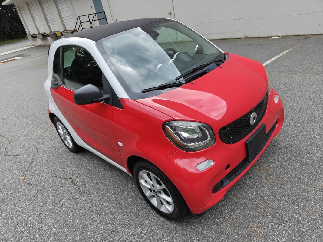 Used 2017 smart fortwo pure RWD image 23