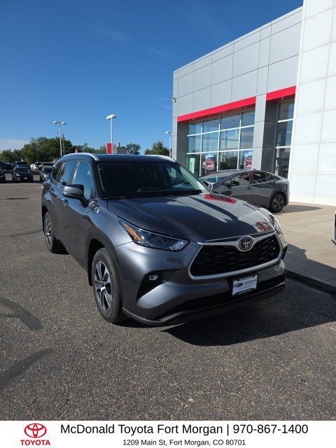 Used 2023 Toyota Highlander XLE AWD/4WD image 7