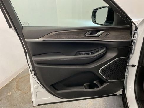 New 2026 Jeep Grand Cherokee L Limited AWD/4WD image 19