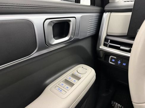 Used 2024 Hyundai Santa Fe SEL FWD image 15