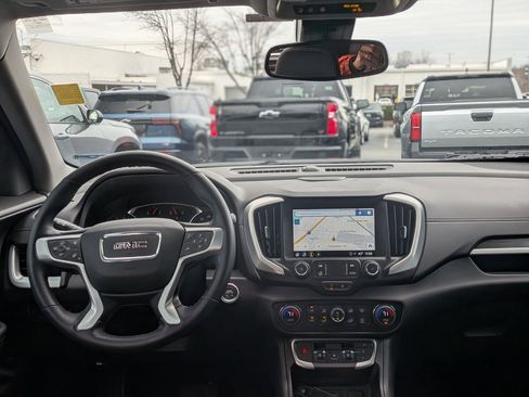 Used 2023 GMC Terrain SLT w/ Infotainment Package II image 19