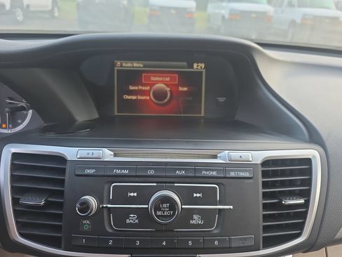 Used 2013 Honda Accord LX image 19