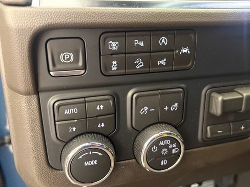 Used 2026 Chevrolet Tahoe LT w/ Comfort Package AWD/4WD image 18