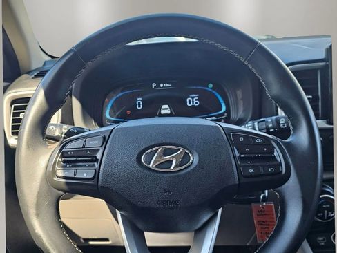 Used 2023 Hyundai Venue SEL image 13
