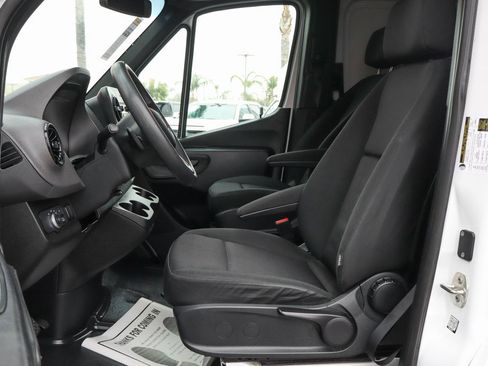 Used 2022 Mercedes-Benz Sprinter 2500 image 16