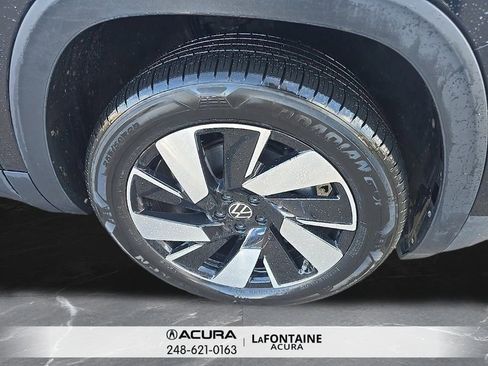 Used 2024 Volkswagen Atlas Cross Sport SE w/ Panoramic Sunroof Package image 4