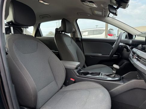 Certified 2025 Kia K4 FWD image 31