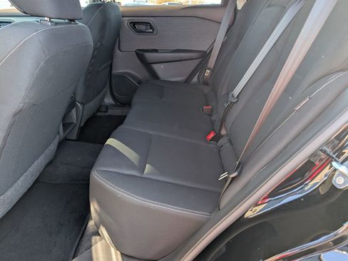 Used 2023 Nissan Rogue S image 10