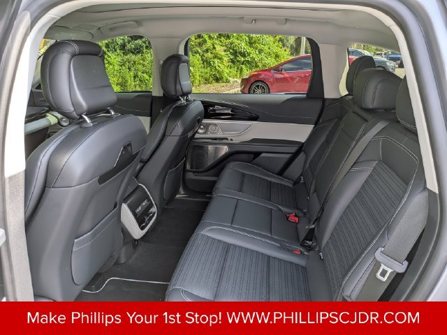 Used 2025 Lincoln Nautilus Reserve AWD/4WD image 13