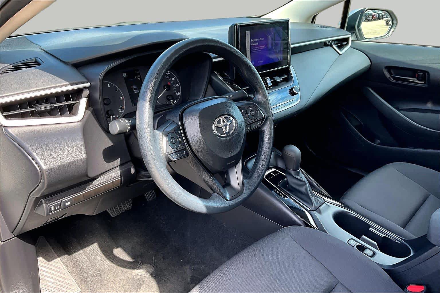 Used 2025 Toyota Corolla LE FWD image 18