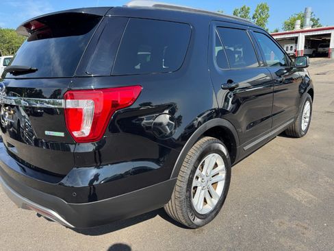 Used 2017 Ford Explorer XLT w/ Equipment Group 202A FWD image 11