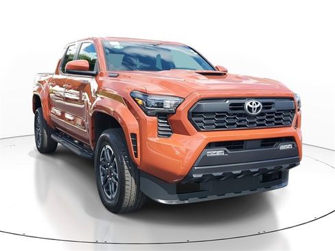 Used 2025 Toyota Tacoma TRD Sport image 2